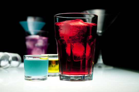 玻璃酒杯