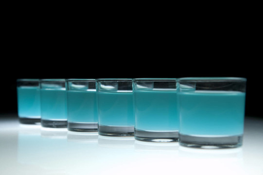 玻璃酒杯