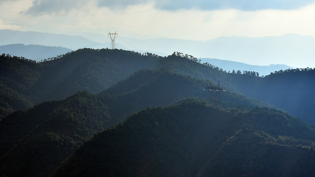 山脈層層疊疊