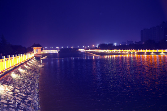 溫泉河濕地公園夜景