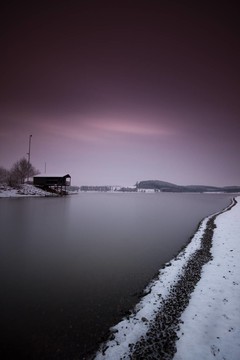 湖在冬天