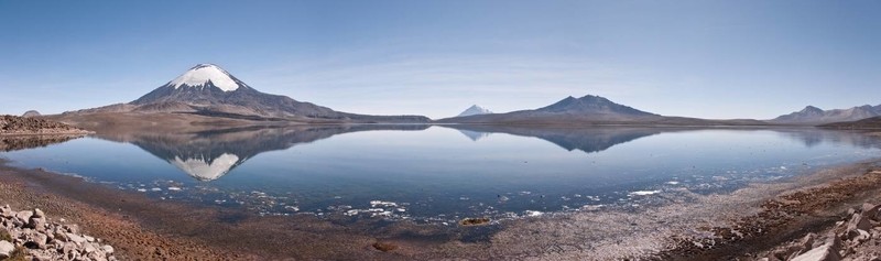 帕里納科塔火山和湖泊chungara -智利