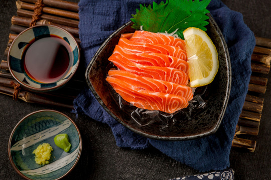 三文魚刺身