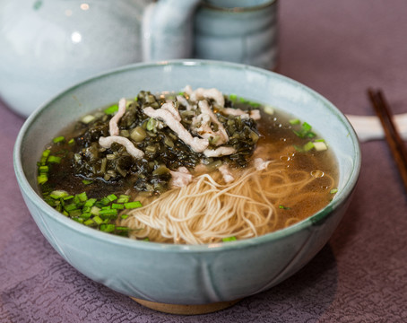 雪菜肉絲面
