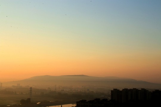 靈巖山