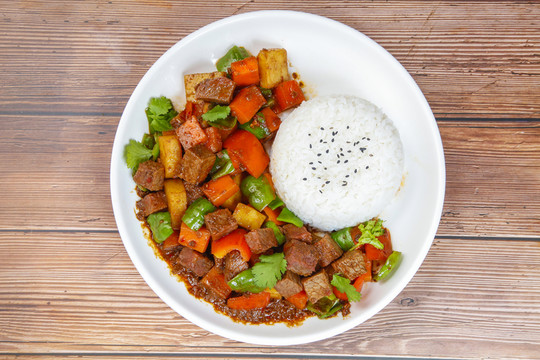 土豆牛肉蓋飯