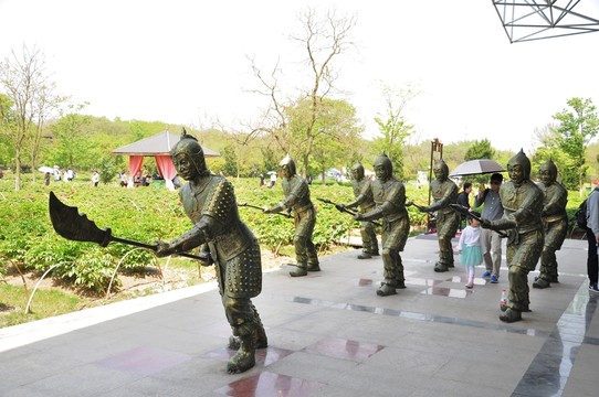 古軍人雕塑