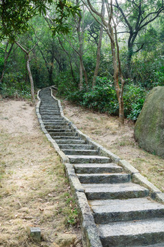 登山石階
