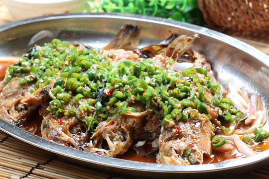 明爐石鍋魚