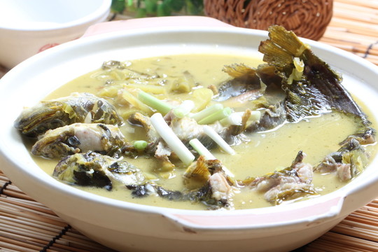 酸菜燉湖南鏈魚(yú)