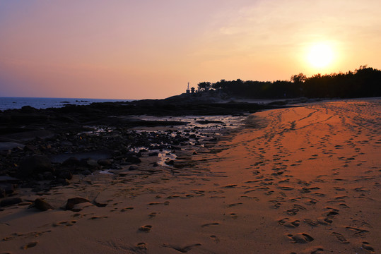 礁石 沙灘 日落 剪影 夕陽