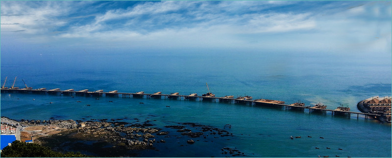 建設(shè)中的跨海大橋