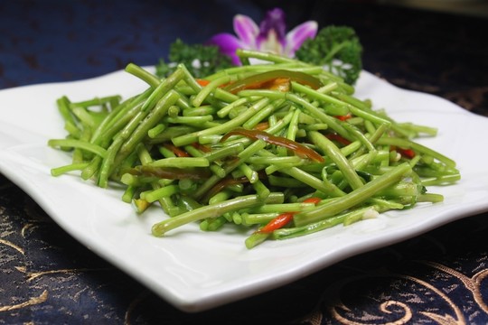 清炒藜蒿
