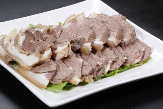 黑山帶皮羊肉