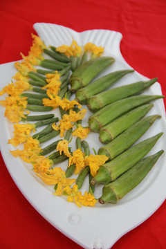冰鎮(zhèn)秋葵拼青瓜花