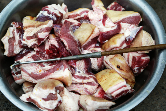 腌制 肉塊 大盆 料理 紅燒