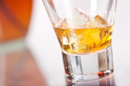 玻璃酒杯