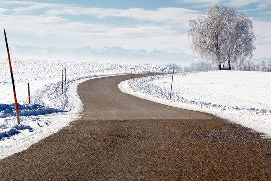 魔鬼公路穿越冰雪覆蓋的風(fēng)景