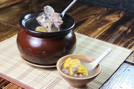 玉米龍骨湯