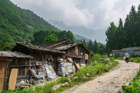 神農架松柏鎮(zhèn)送郎山
