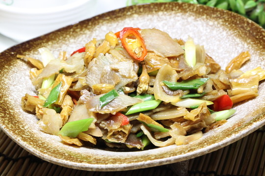卜辣椒炒風(fēng)吹肉