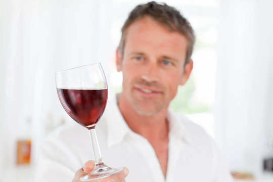 玻璃酒杯