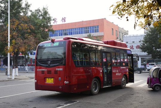 紅色的公交車