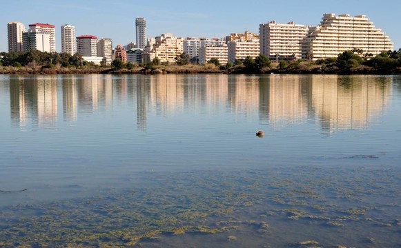 Calpe鹽湖和城市