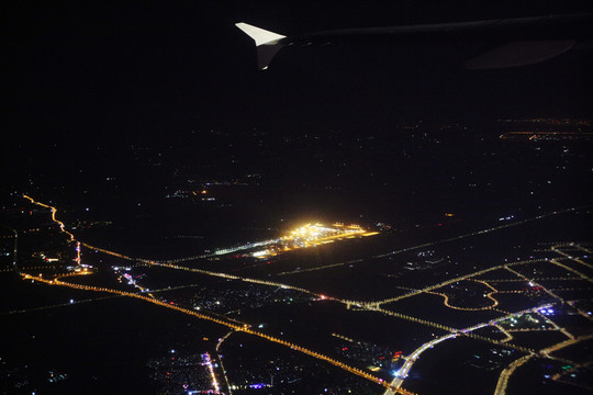 夜空俯瞰沈陽城市和機(jī)場