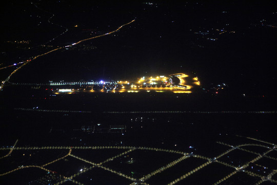 夜空俯瞰沈陽城市和機(jī)場
