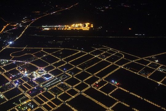 夜空俯瞰沈陽城市和機(jī)場
