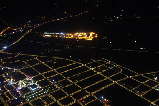夜空俯瞰沈陽城市和機(jī)場