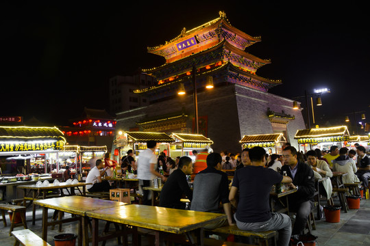 繁華的開封鼓樓夜市