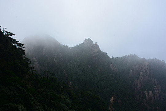 三清山風(fēng)光攝影 霧中的三清山