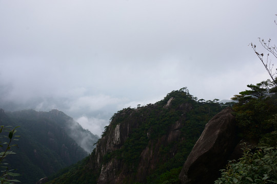 霧中的三清山 水墨山水畫