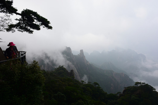 霧中的三清山 水墨山水畫