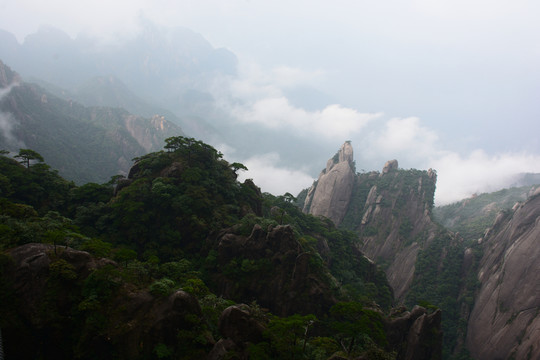 霧中的三清山 水墨山水畫