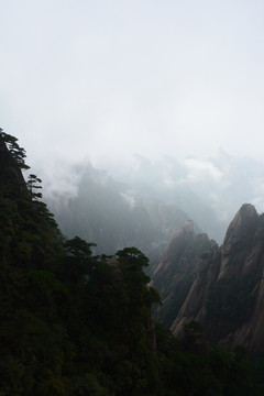 霧中的三清山 水墨山水畫