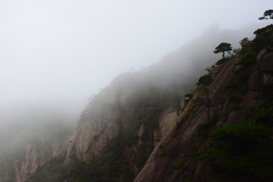 霧中的三清山 水墨山水畫