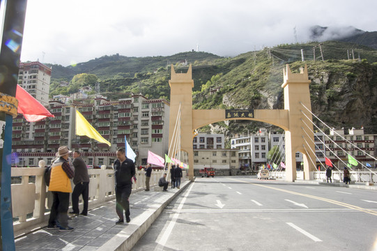 嘉絨大橋