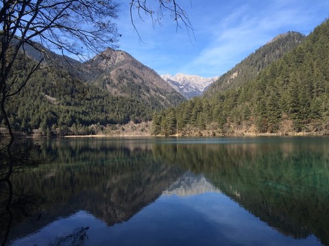 九寨溝的山水倒影