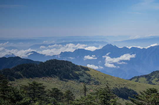 神農(nóng)架神農(nóng)頂景區(qū)初秋
