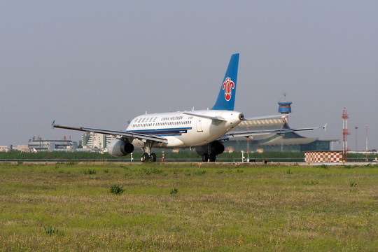 中國(guó)南方航空 飛機(jī) 準(zhǔn)備起飛