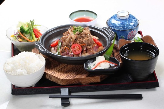 牛肉生姜燒定食