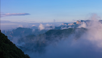 云霧山間