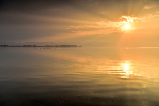 海上日出