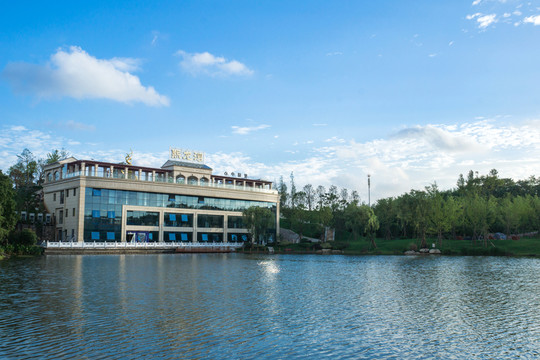 湖景別墅