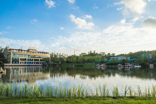 湖景別墅