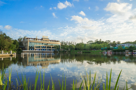 湖景別墅