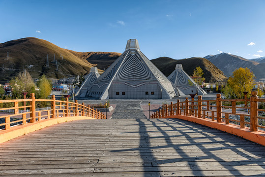 青海玉樹城市風(fēng)光